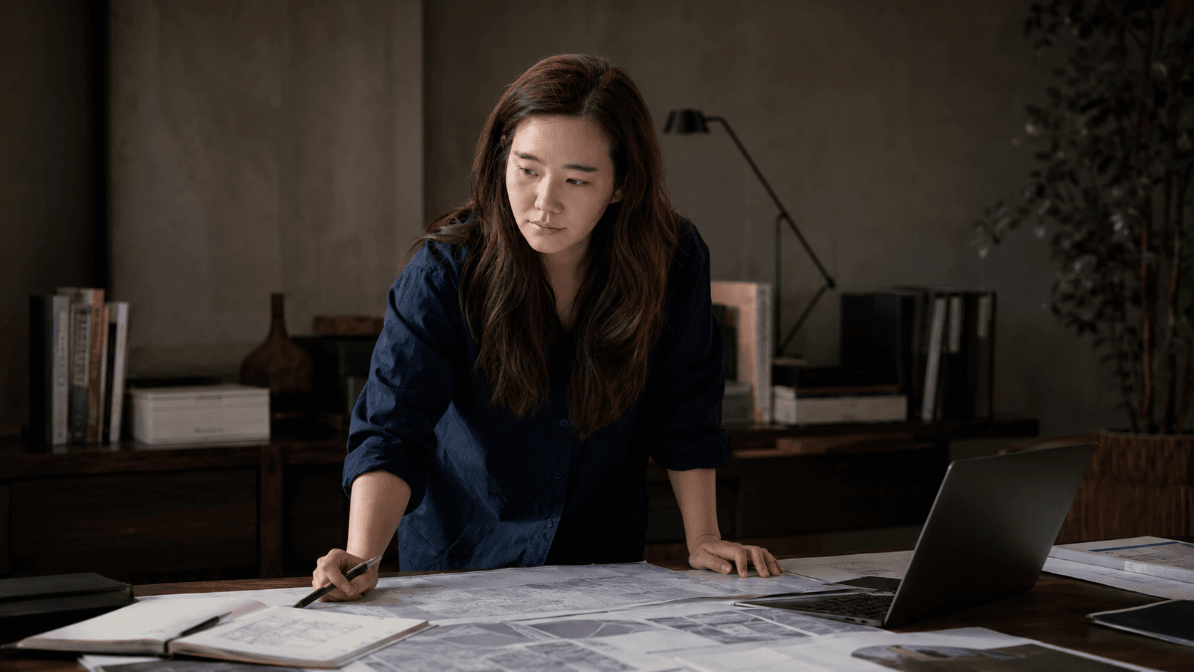 Studio Sion의 작업 기준이 놓인 책상